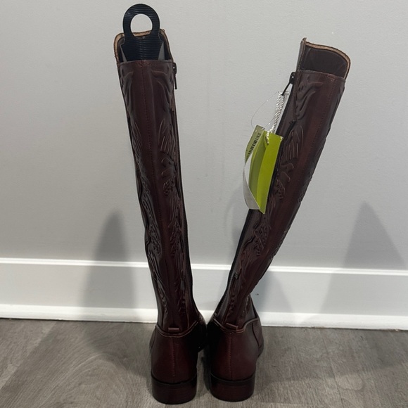 Gianni Bini Rich Brown knee high boot with back detail! - Picture 6 of 7